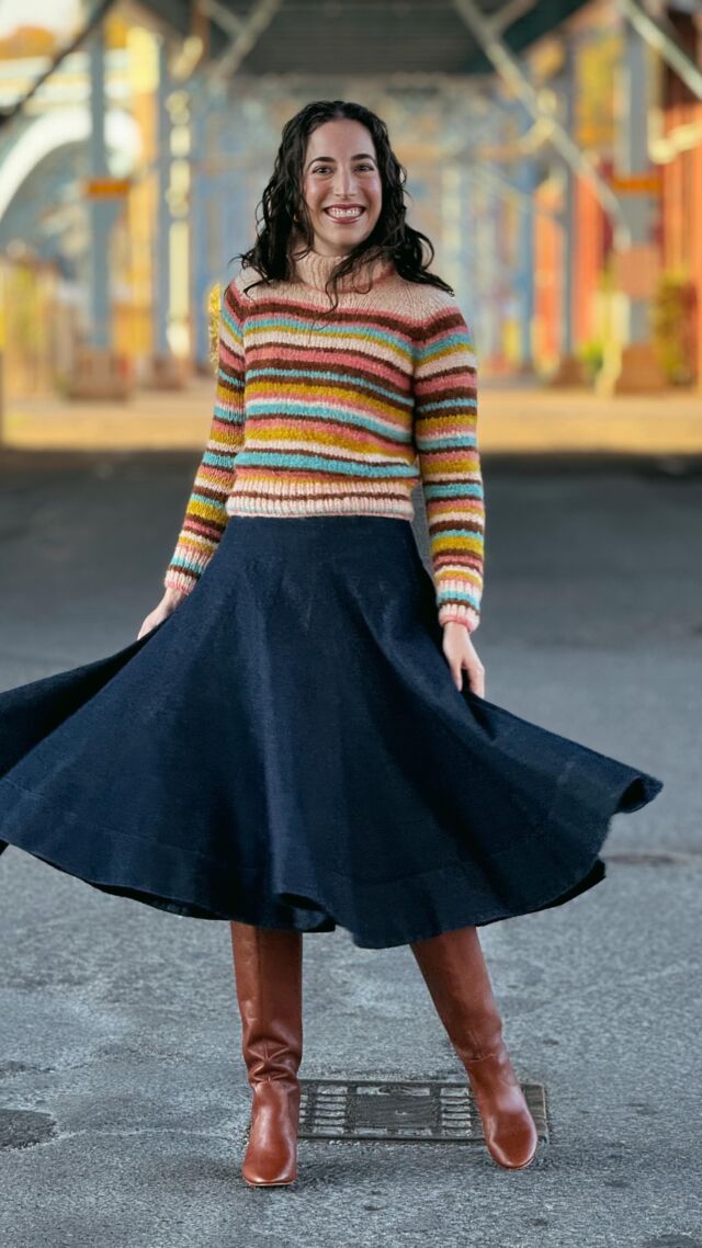 Some skirts are just made to spin! 🤩🤩

🧶 Bright Here Bright Now Pullover pattern is available on Ravelry and Payhip.